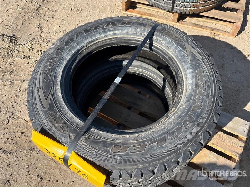 Quantity of (2) 225/75R17 Tires Gume, točkovi i felne