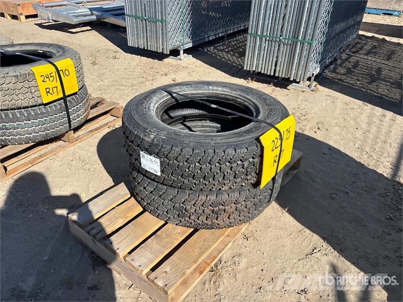 Quantity of (2) 225/75R17 Tires Gume, točkovi i felne