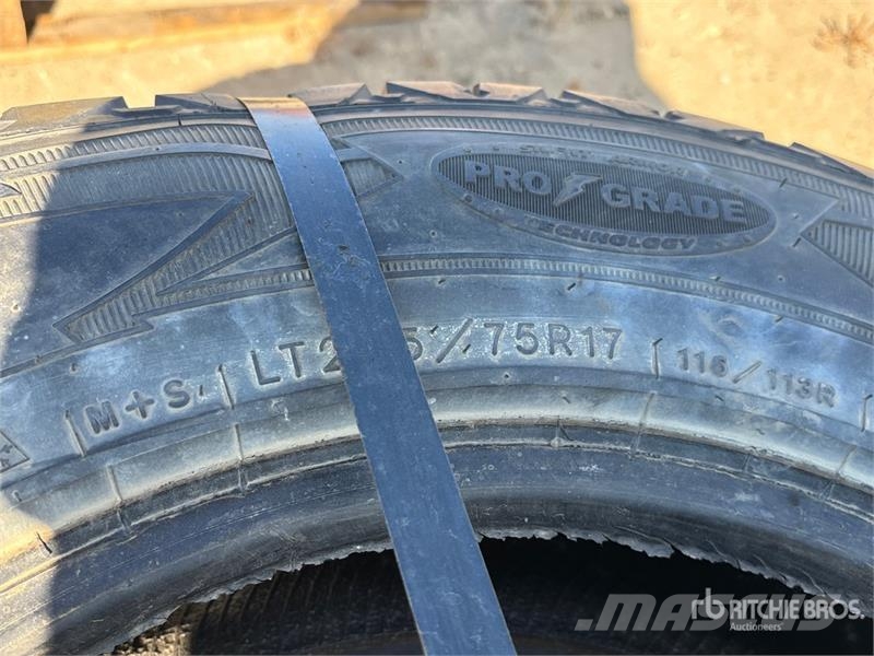 Quantity of (2) 225/75R17 Tires Gume, točkovi i felne