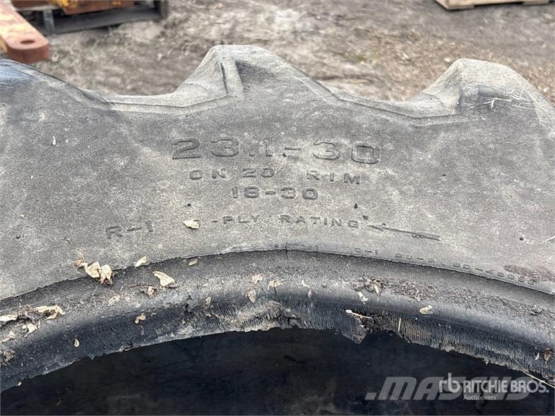  Quantity of (2) 23.1-30 Tires الإطارات والعجلات والحافات