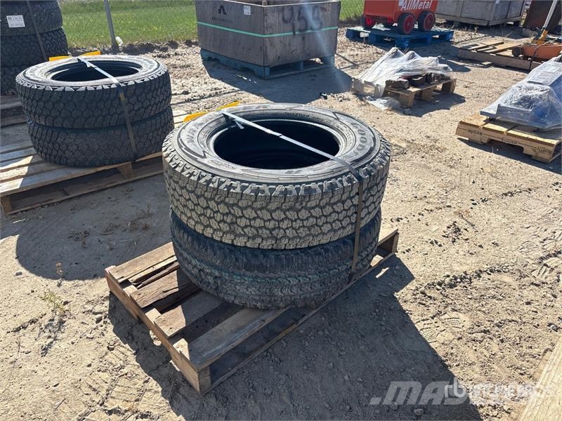 Quantity of (2) 245/70R17 Tires Gume, točkovi i felne