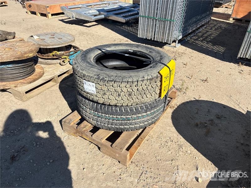 Quantity of (2) 245/70R17 Tires Gume, točkovi i felne