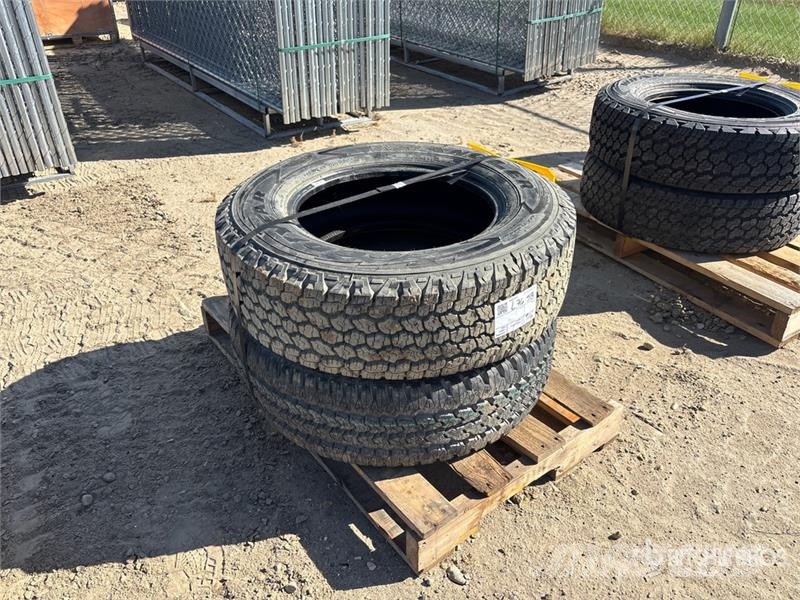Quantity of (2) 245/70R17 Tires Gume, točkovi i felne