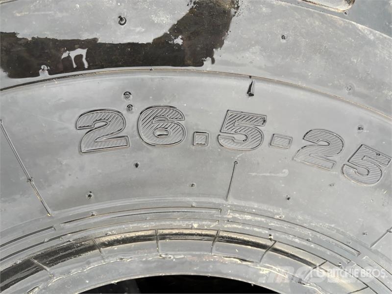 Quantity of (2) 26.5R25 Tires Opony, koła i felgi