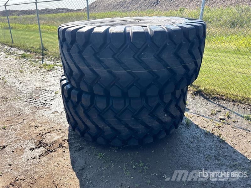 Quantity of (2) 26.5x25 Tires (Unused) Opony, koła i felgi