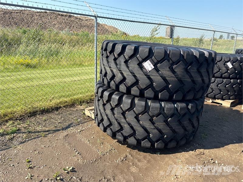 Quantity of (2) 26.5x25 Tires (Unused) Opony, koła i felgi