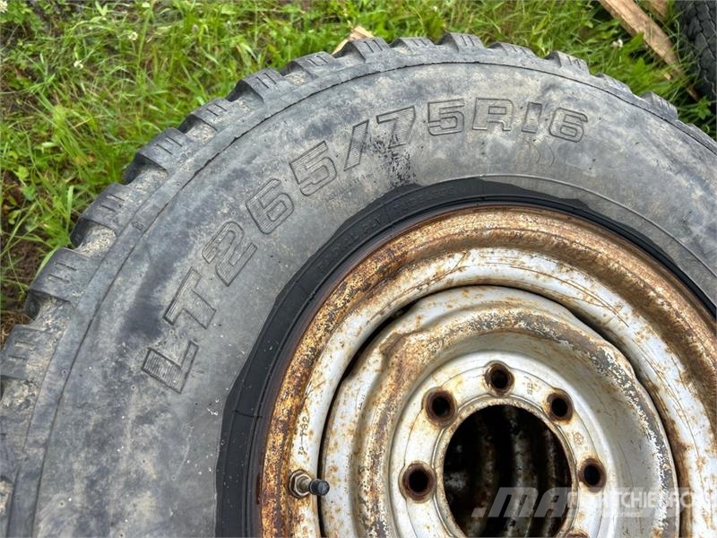  Quantity of (2) 265/75R16 Tires Tyres, wheels and rims