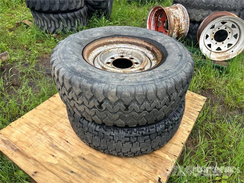  Quantity of (2) 265/75R16 Tires Tyres, wheels and rims