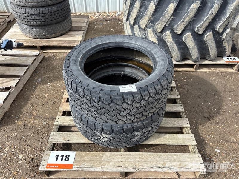 Quantity of (2) 275/55R20 Tires Pneus, roues et jantes