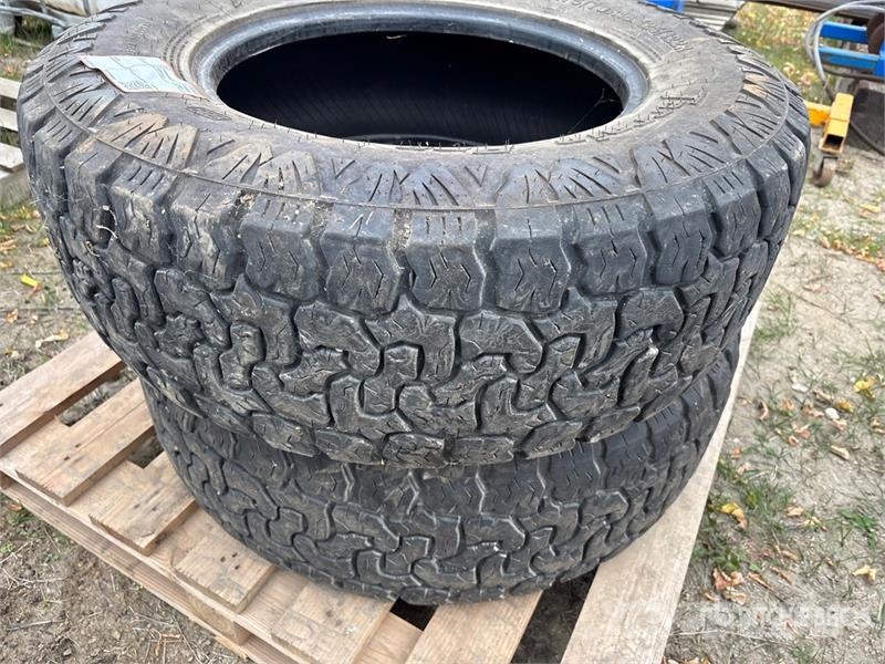 Quantity of (2) 275/70R18 Tires Gume, točkovi i felne