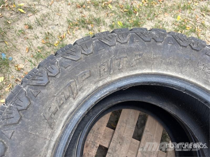Quantity of (2) 275/70R18 Tires Gume, točkovi i felne