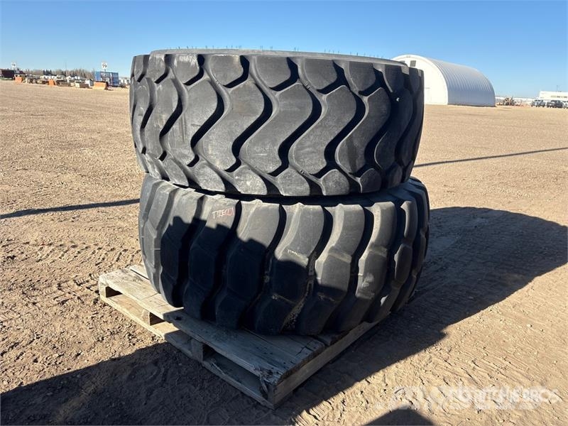  Quantity of (2) 29.5x25 Tires Gume, točkovi i felne