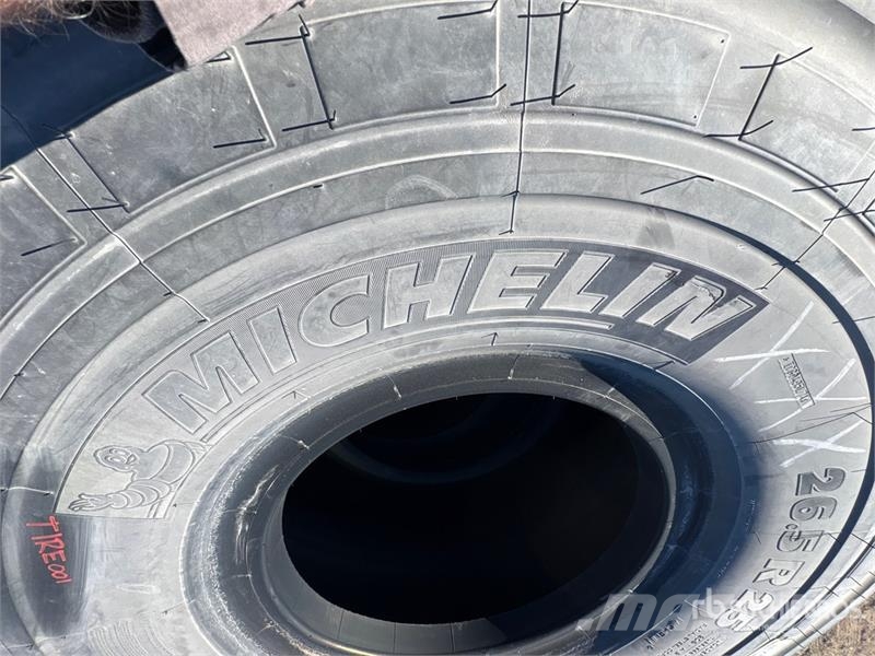  Quantity of (2) 29.5x25 Tires Gume, točkovi i felne