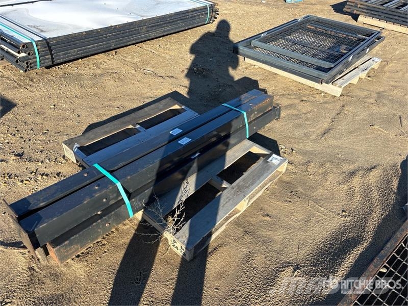  Quantity of (2) 2W Residential Mesh Gate ماكينات زراعية - غير ذلك