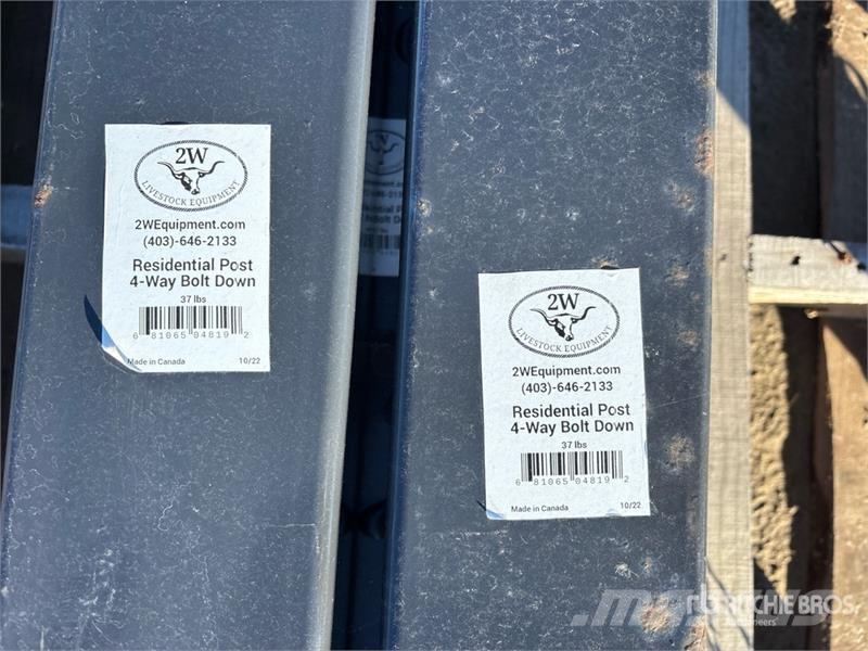  Quantity of (2) 2W Residential Mesh Gate ماكينات زراعية - غير ذلك