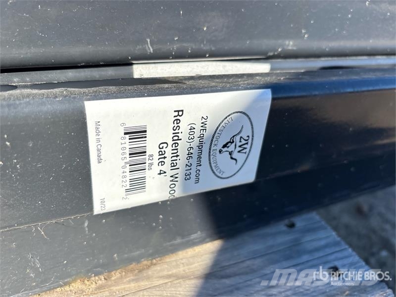  Quantity of (2) 2W Residential Mesh Gate ماكينات زراعية - غير ذلك