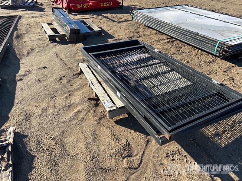  Quantity of (2) 2W Residential Mesh Gate ماكينات زراعية - غير ذلك