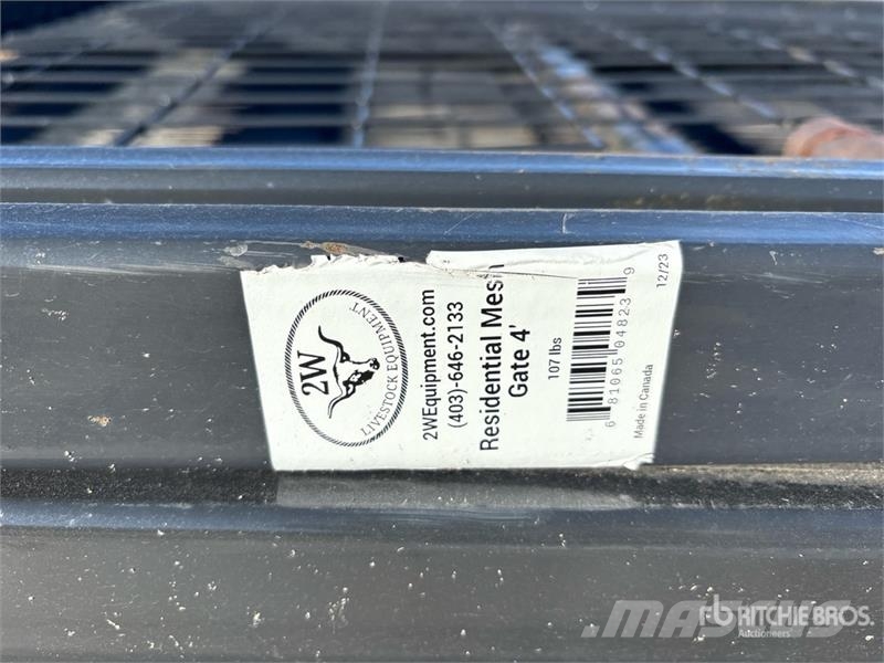  Quantity of (2) 2W Residential Mesh Gate ماكينات زراعية - غير ذلك