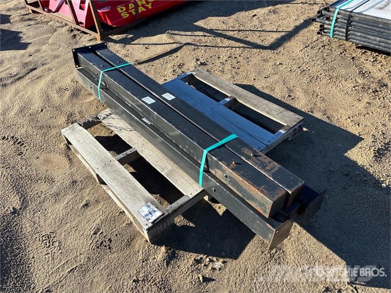  Quantity of (2) 2W Residential Mesh Gate ماكينات زراعية - غير ذلك