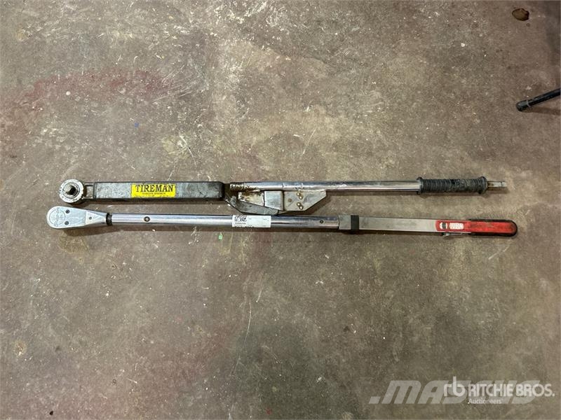 Quantity of (2) 3/4 in Drive Torque Wrenches مكونات أخرى