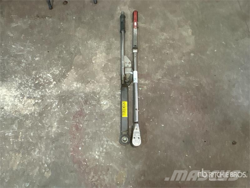 Quantity of (2) 3/4 in Drive Torque Wrenches مكونات أخرى