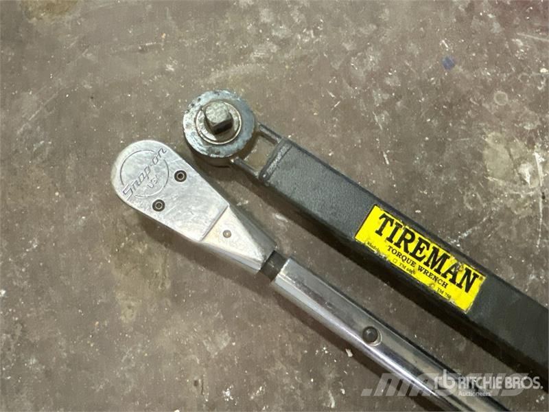 Quantity of (2) 3/4 in Drive Torque Wrenches مكونات أخرى