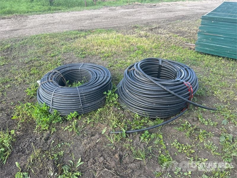 Quantity of (2) 3/4 in Utility Hoses Drugi deli