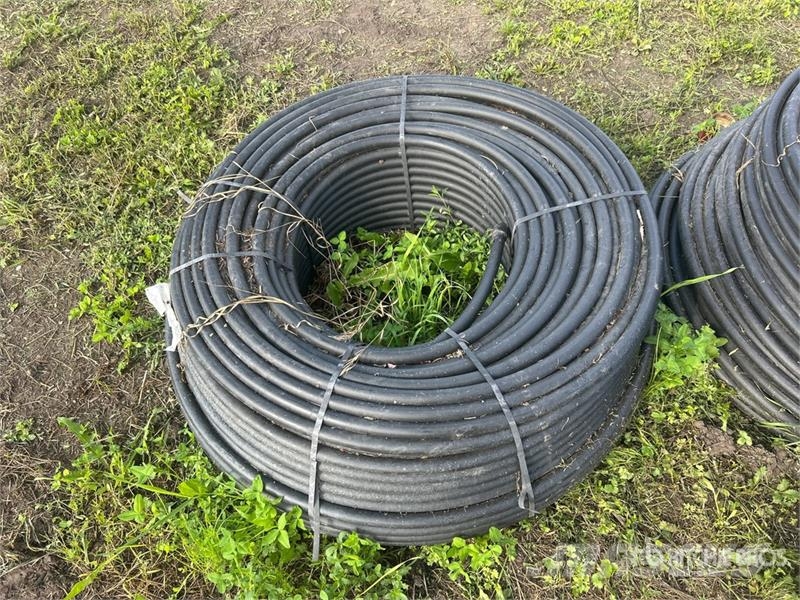 Quantity of (2) 3/4 in Utility Hoses Drugi deli