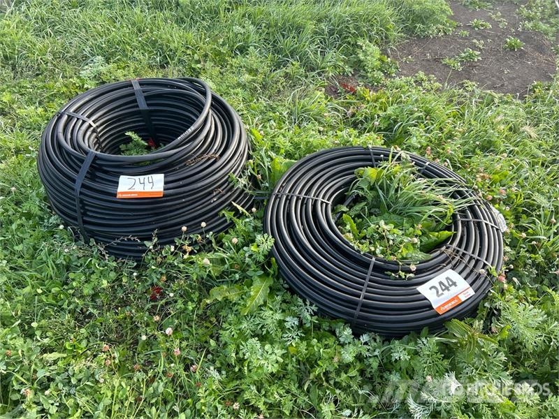 Quantity of (2) 3/4 in Utility Hoses Drugi deli
