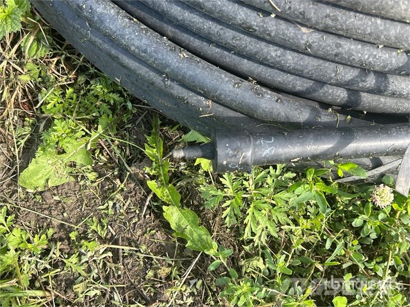 Quantity of (2) 3/4 in Utility Hoses Drugi deli