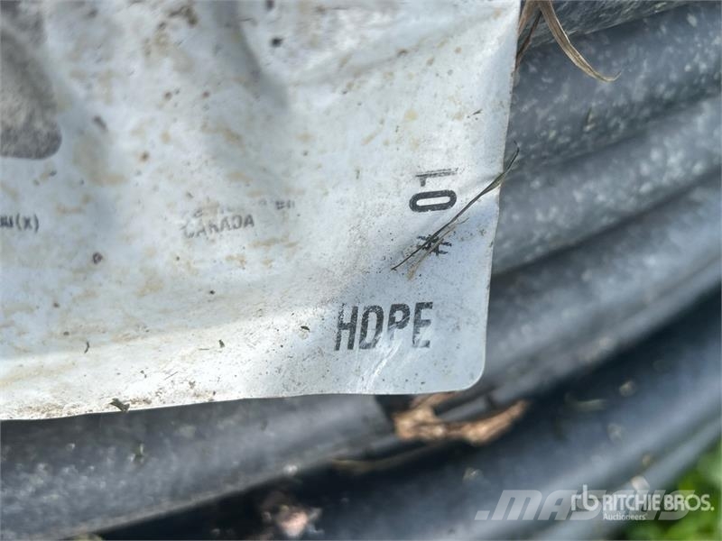 Quantity of (2) 3/4 in Utility Hoses Drugi deli