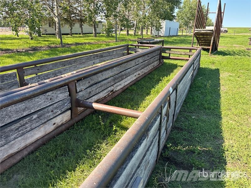  Quantity of (2) 30 ft Bunk Livestock Feeder 家畜飼料供給機