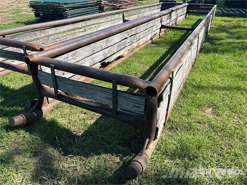  Quantity of (2) 30 ft Bunk Livestock Feeder 家畜飼料供給機