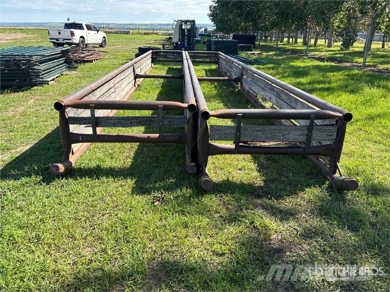 Quantity of (2) 30 ft Bunk Livestock Feeder 家畜飼料供給機