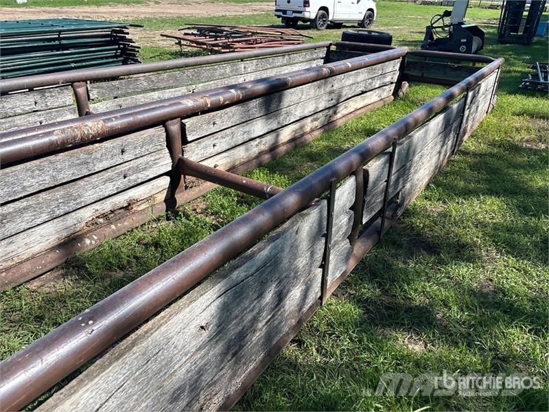  Quantity of (2) 30 ft Bunk Livestock Feeder 家畜飼料供給機