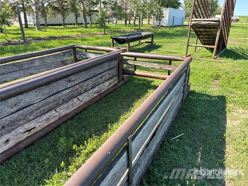  Quantity of (2) 30 ft Bunk Livestock Feeder 家畜飼料供給機