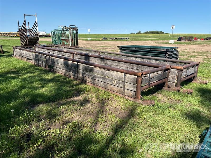  Quantity of (2) 30 ft Bunk Livestock Feeder 家畜飼料供給機