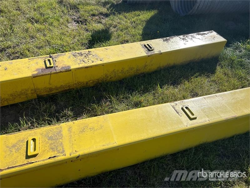 Quantity of (2) 30 ft Steel Beam Polovni strugači