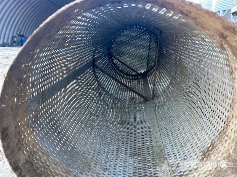 Quantity of (2) 4 ft Aeration Ducting Andre komponenter