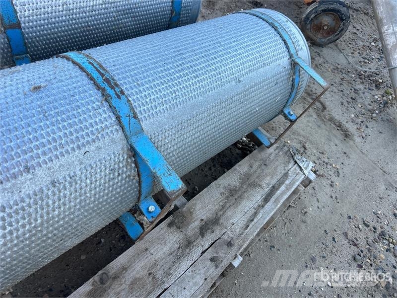 Quantity of (2) 4 ft Aeration Ducting Andre komponenter