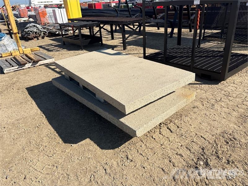 Quantity of (2) 42 in x 82 in Concrete Slabs Treuils, palans et monte-charge