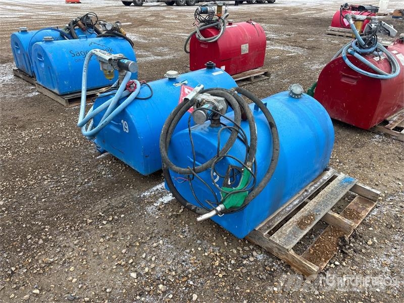 Quantity of (2) 454 L Steel Fuel Tank Kraftstoff- und Zusatzstoffbehälter