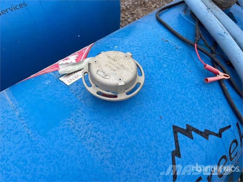 Quantity of (2) 454 L Steel Fuel Tank Kraftstoff- und Zusatzstoffbehälter