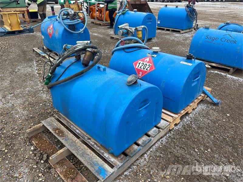 Quantity of (2) 454 L Steel Fuel Tank Kraftstoff- und Zusatzstoffbehälter