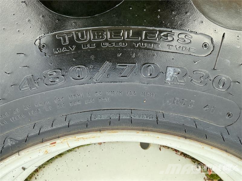 Quantity of (2) 480/70R30 Tires Tekerlekler