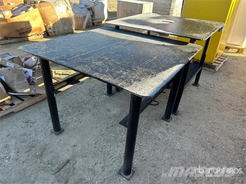 Quantity of (2) 48in x 48in x 38in (2) Workbench Drugi deli