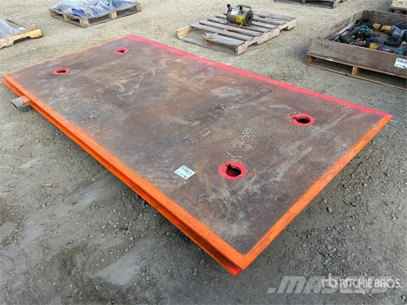 Quantity of (2) 5 ft x 8 ft (0.75 in Thick) Road E مكونات أخرى