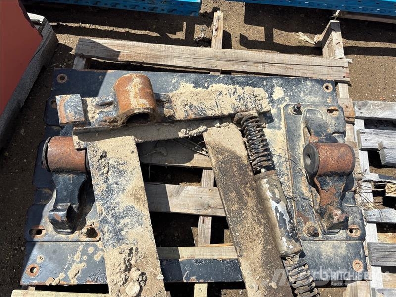 Quantity of (2) 5th Wheel Mounting Plates Drugi deli