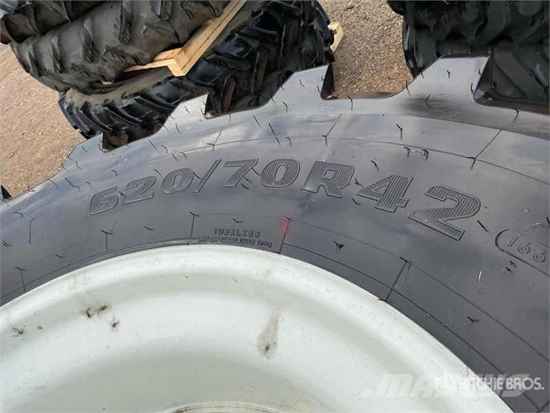 Quantity of (2) 620/70R42 Tires (Unused) Opony, koła i felgi