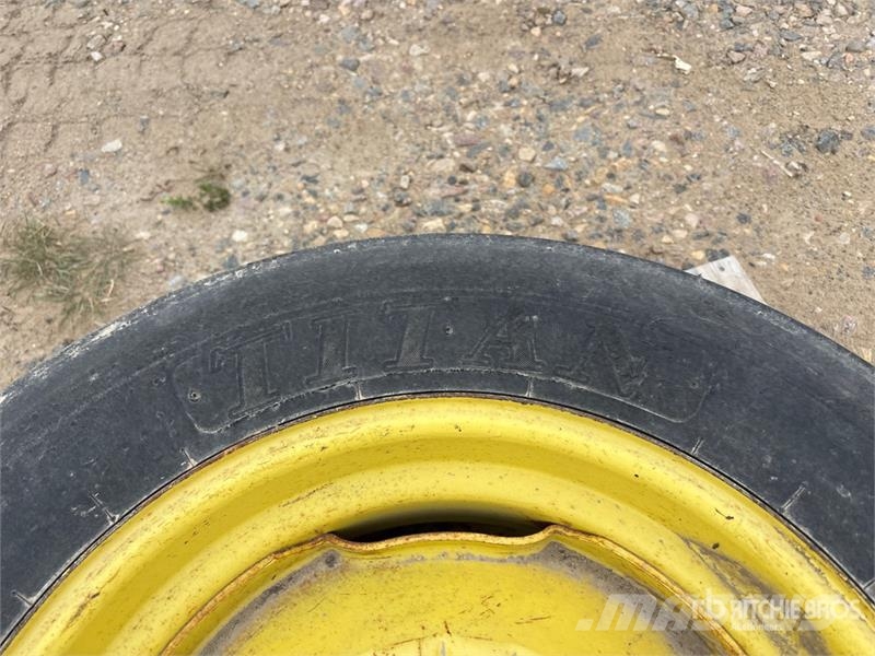 Quantity of (2) 7.50-20 Tires - Fits John Deere Gume, točkovi i felne